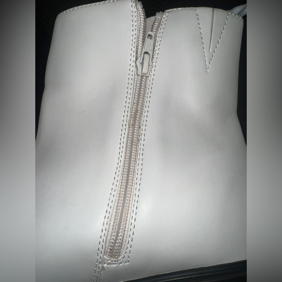 BP. Milo Platform Bootie ( women) white 9.5 NWOT - Picture 6 of 8